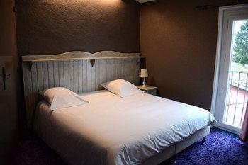 Hotel Le Domanial Commelle-Vernay Extérieur photo