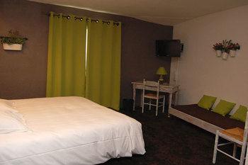 Hotel Le Domanial Commelle-Vernay Extérieur photo