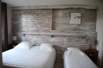 Hotel Le Domanial Commelle-Vernay Extérieur photo