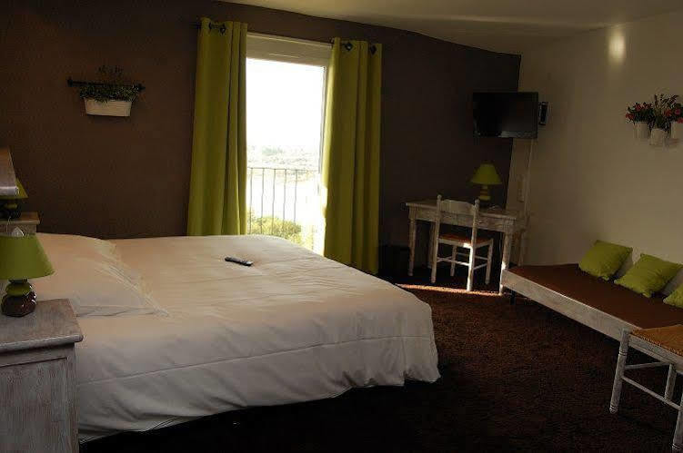 Hotel Le Domanial Commelle-Vernay Extérieur photo