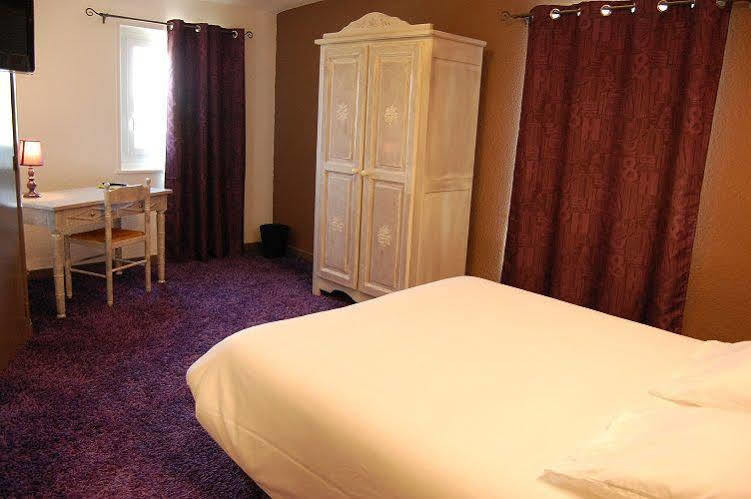 Hotel Le Domanial Commelle-Vernay Extérieur photo